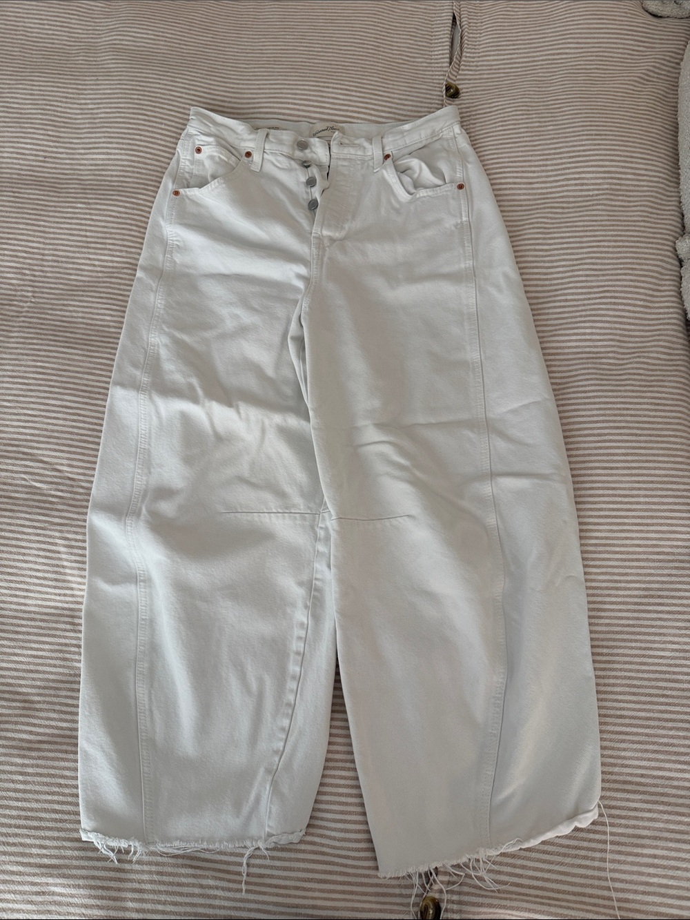 White curved leg jeans - Casual High-Rise Style